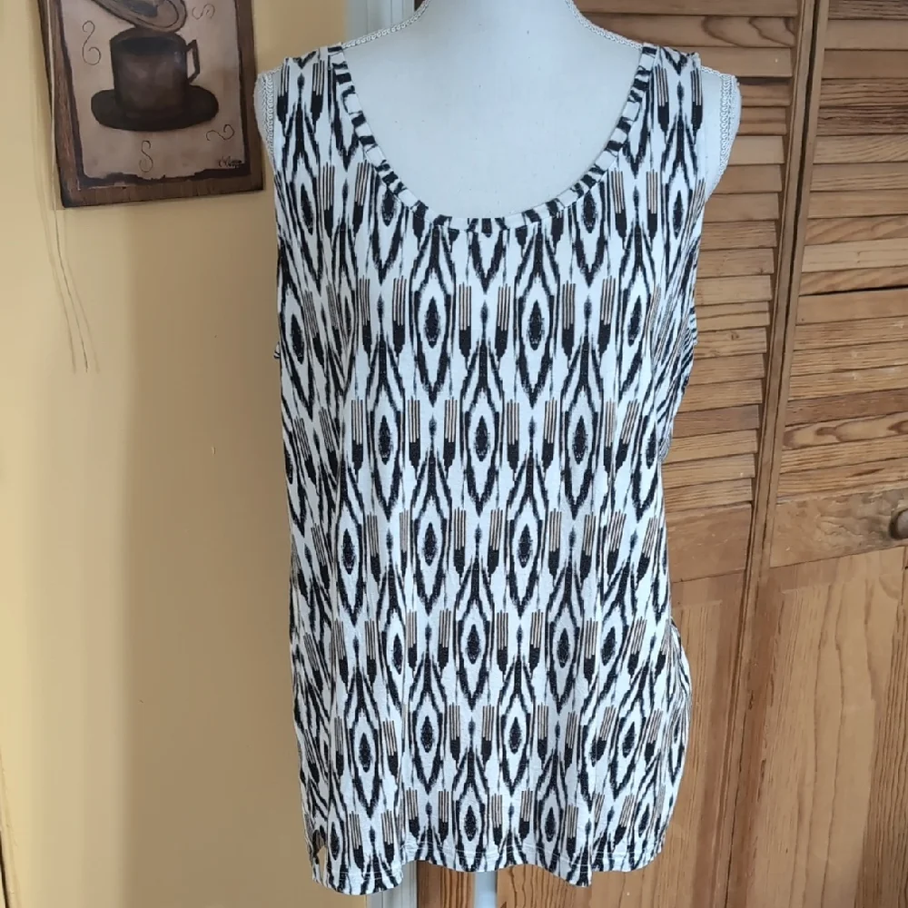 Chico's Monochrome Geometric Tank Top L - Picture 1 of 6